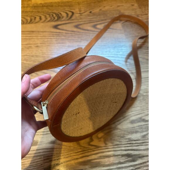 MOST WANTED Woven Canteen Leather Contrast Circle Crossbody Bag - Picture 3 of 7